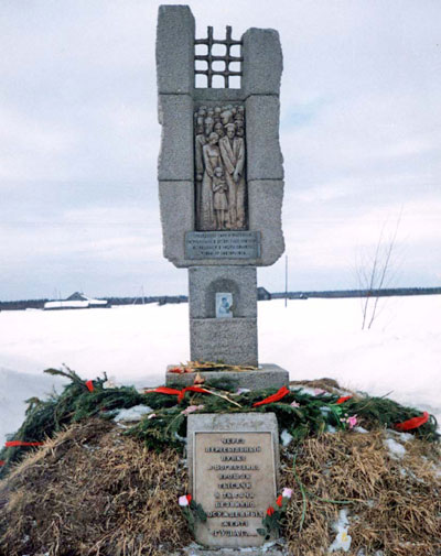 Ustvymlag áldozatai emlékére 2000-ben emelt emlékmű (Forrás: https://tourism.rkomi.ru)