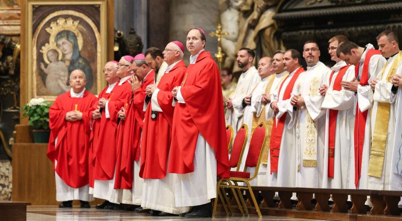 Erős hitbeli gyökereink felelősséggel is járnak – Interjú Mohos Gábor segédpüspökkel Rómában