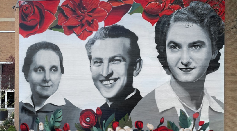Magyar embermentő hősöket ábrázol az új festmény egy amerikai onkológiai központ falán