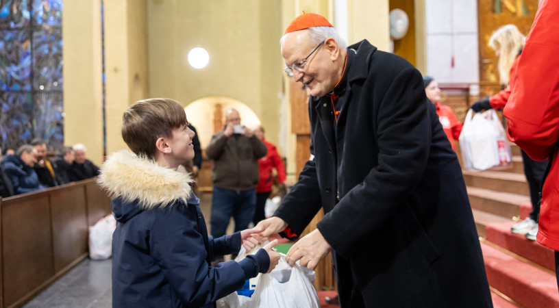 Érezzétek a szeretetet, amit az ajándék hordoz – Gyerekeket ajándékozott meg Budapesten a Karitász