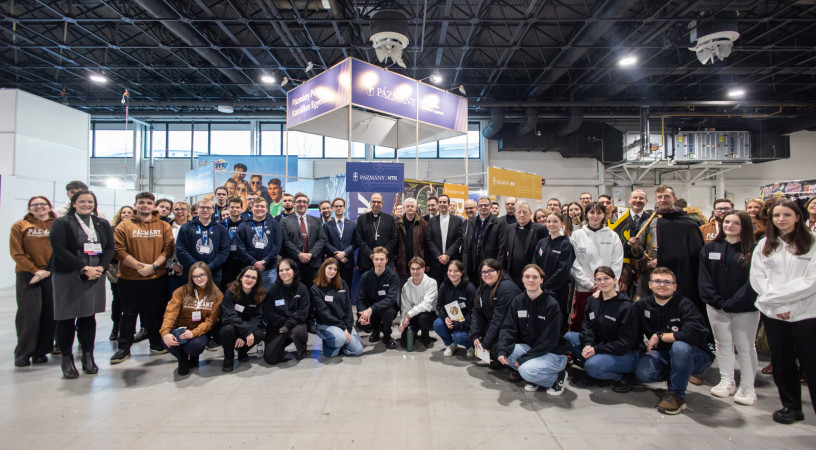 Hit és oktatás együtt kovászként hat – Székely János püspök meglátogatta az Educatio kiállítást