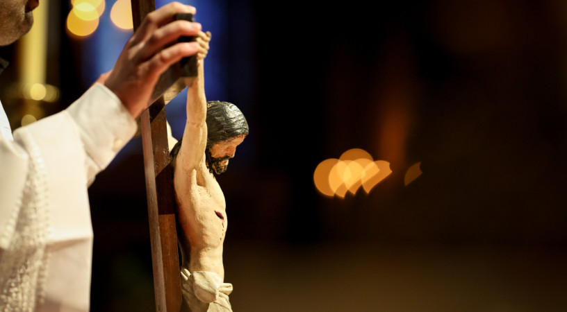 Nagypéntek a Szent István-bazilikában: Krisztus egészen adta önmagát, és az embert is erre hívja