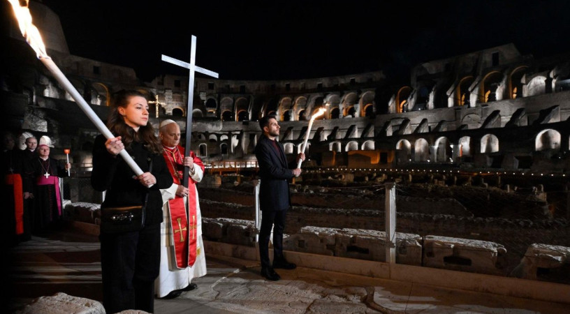 Jézus nyomában Szent Ferenccel – XIV. Leó pápa vitte a keresztet a Via Crucison