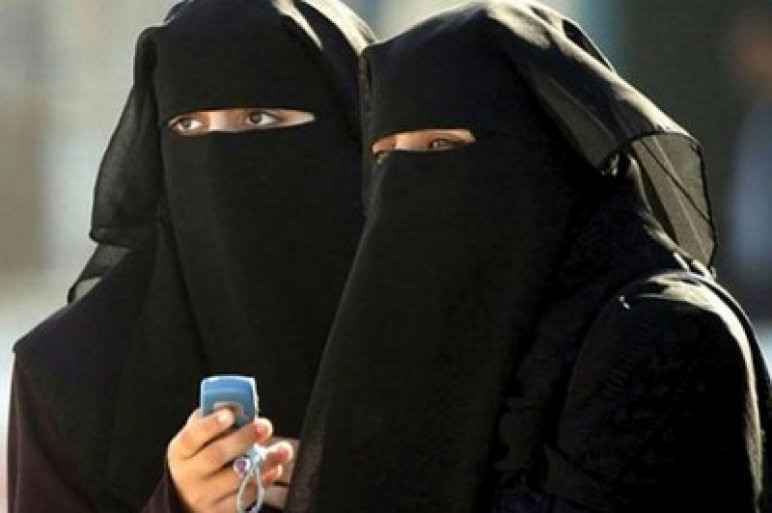 Jogerős marad a burka viselésének tilalma