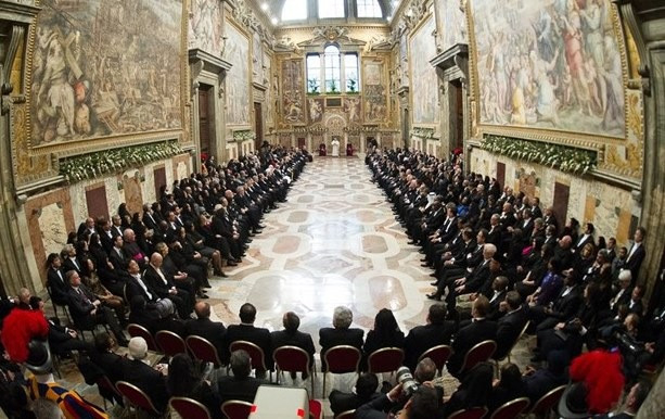 Ferenc pápa a szentszéki diplomatáknak: A kiselejtezés kultúrája háborúhoz vezet