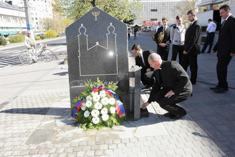 A holokauszt magyar áldozataira emlékeztek Székesfehérváron