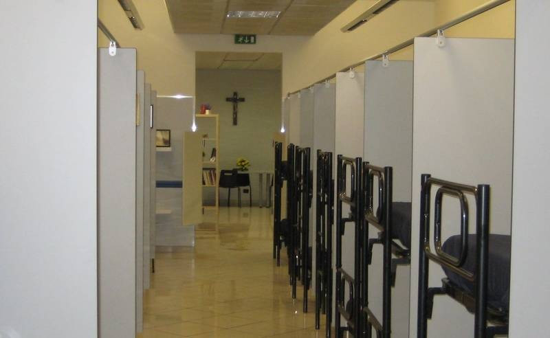 Éjszakai szállót nyitott a Vatikán hajléktalanoknak