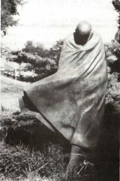 Melocco Miklós szobra Abda határában