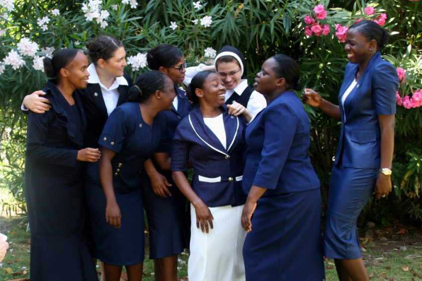 Az elsőfogadalmas nővértársakkal