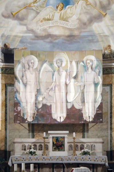 A budapest-angyalföldi Szent Mihály-templom oltára (Fotó: Fábián Attila)