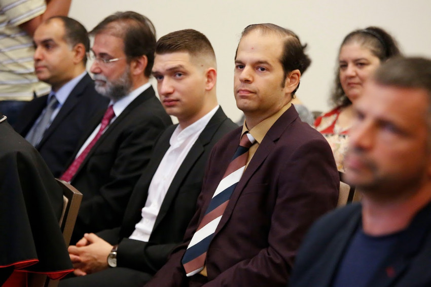 A képen középen Oláh Patrik Gergő, mellette Lakatos György hegedűművész (j2)