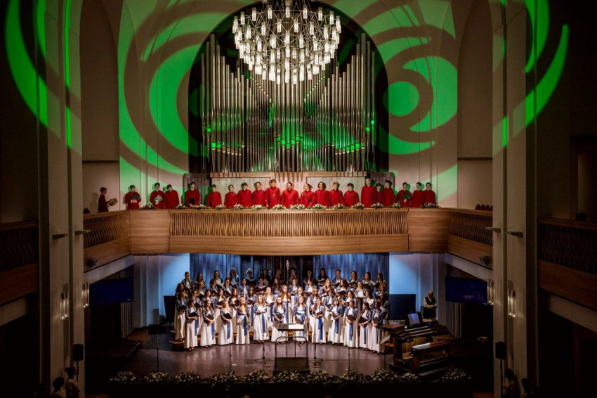 A Kodály Zoltán Magyar Kórusiskola Exultate Cantores és Jubilate leánykara a Budai Várnegyed egykori karmelita kolostorában