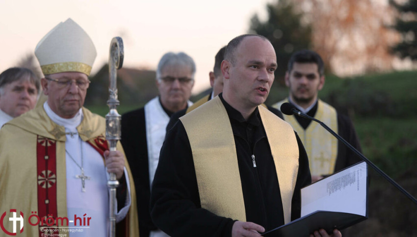 Bakó Sándor szakolyi plébános