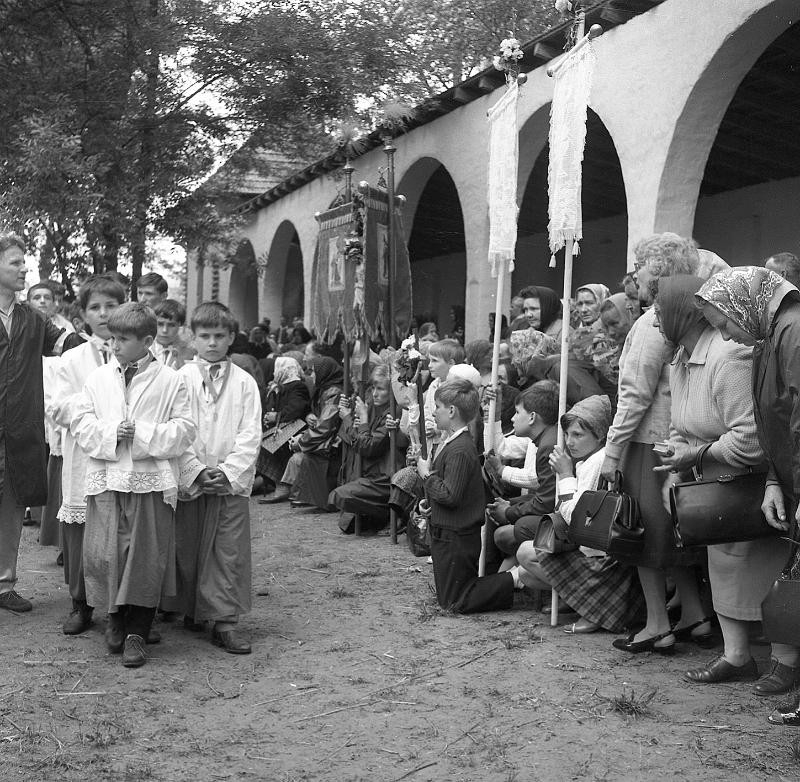 Búcsú a pálosszentkúti kegyhelyen. A felvétel 1969-ben készült