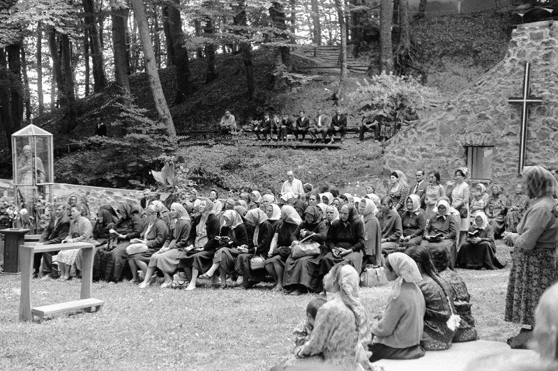 Búcsú Csatkán, az imádkozó Szent Szűz búcsújáró helyén1962-ben