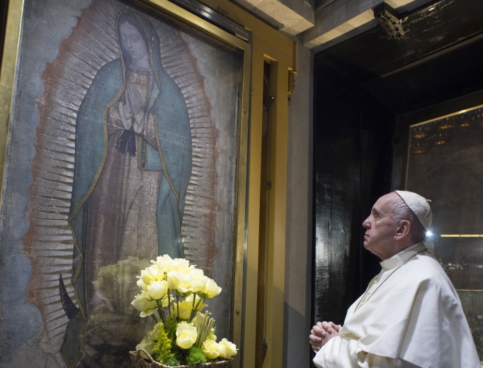 Ferenc pápa 2016. február 13-án Mexikóvárosban, a Guadalupei Szűz Mária kegyhelyén