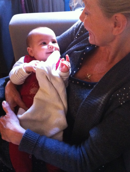 Piros Ildikó unokájával