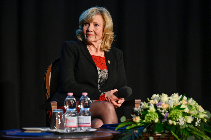 2023 márciusában a Pesti Vigadóban köszöntik a 75 esztendős művésznőt