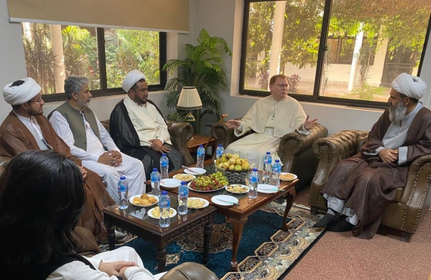 Jamitu Al-Kauthar Egyetem - Allama Sheakh Anwar Ali Najfi rektorral