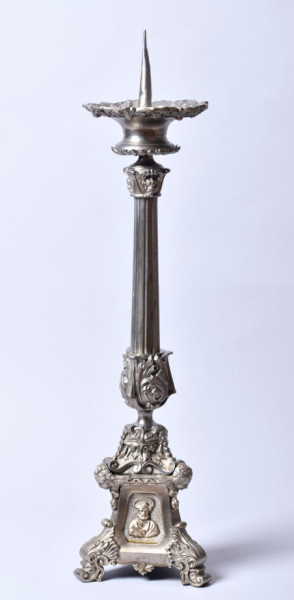 Oltárgyertyatartó a Teréz-templomból