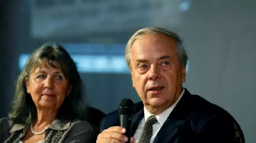 Kabay Barna rendező-producer és Petényi Katalin író-rendező a Kulák volt az apám című dokumentumfilm ősbemutatója alkalmából tartott kerekasztal-beszélgetésen az Arany János Kulturális Központ színháztermében Nagykőrösön 2014. június 27-én.