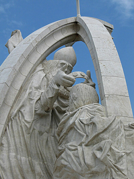 István megkoronázása, Melocco Miklós szobra az esztergomi várhegyen