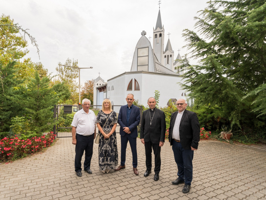Kiss László hévízi esperes-plébános, Nagy Sándorné óvodavezető, Papp Gábor polgármester, Udvardy György veszprémi érsek és Dékány Árpád Sixtus, a főgyházmegyei katolikus iskolák főhatóságának vezetője