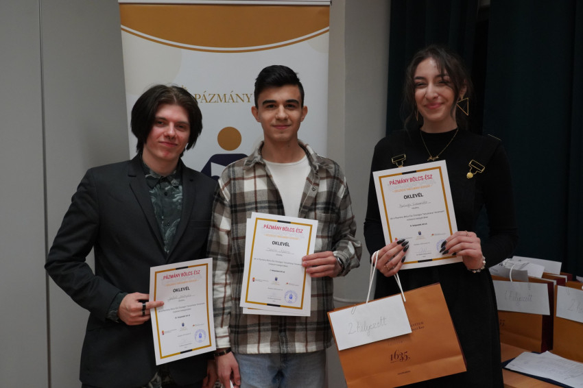 Az irodalom szekció dobogós helyezettjei