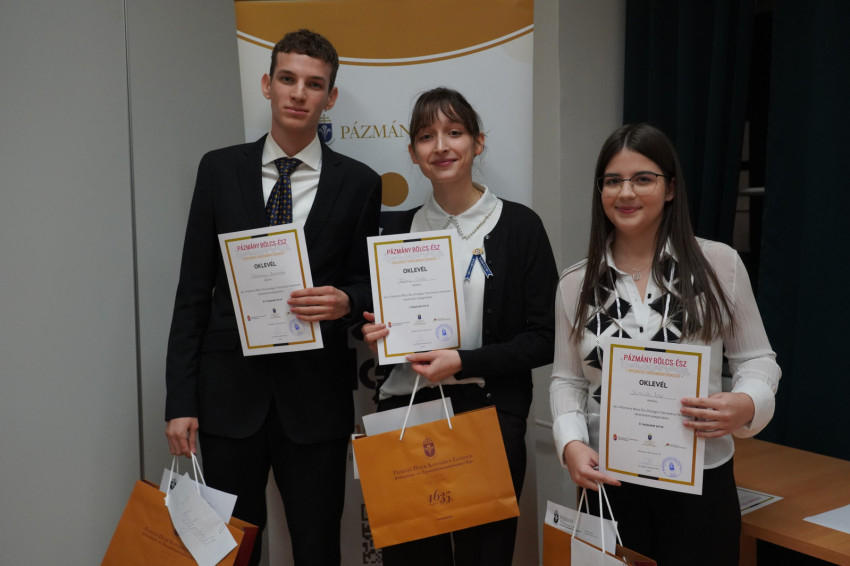 A történelem szekció dobogós helyezettjei