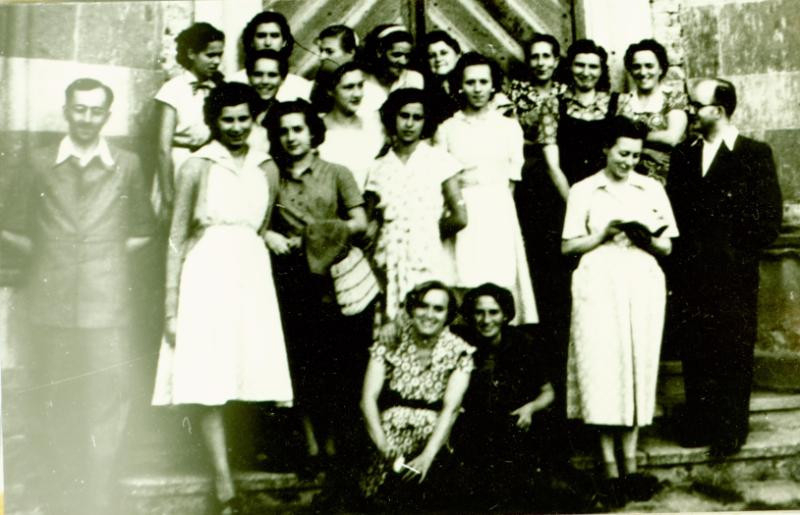 Debreczeni Sixtus (bal szélen) hívei körében Egerben