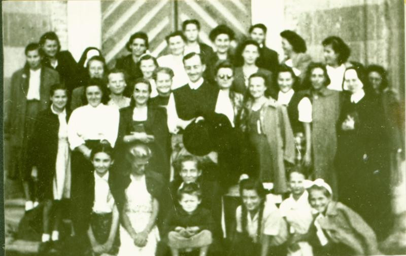 Debreczeni Sixtus egri fiatalkok között (1950 előtt) 