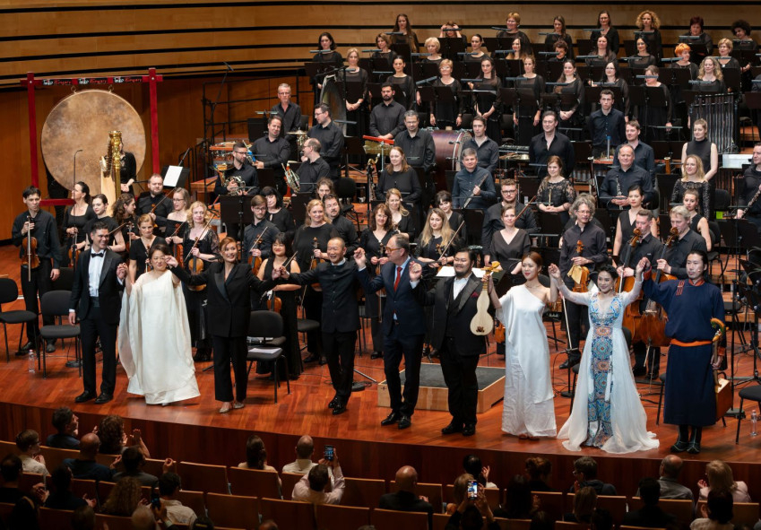 A Buddha-passió először Budapesten: Elliot Madore, Sen Guo, Huiling Zhu, Tan Dun, Káel Csaba, Henry Ngan, Han Yan, Jiangfan Yong, Batubagen, a Concerto Budapest és a Magyar Rádió Énekkara