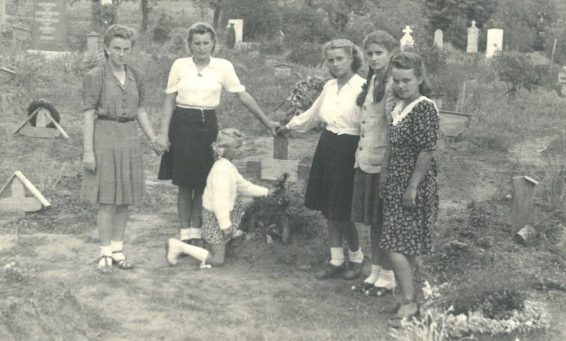 Bódi Mária Magdolna sírja 1946-ban, a kultusz kialakulásának a kezdete