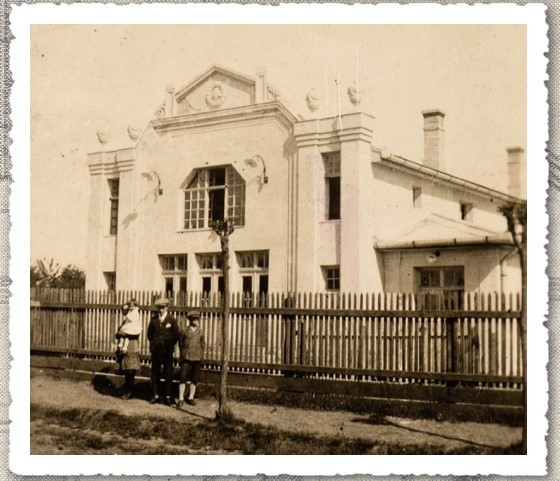 Egykori kultúrház archív fotón - ma Prause József közösségi ház. (Forrás: Jézus Szíve plébániatemplom, Gyömrő)