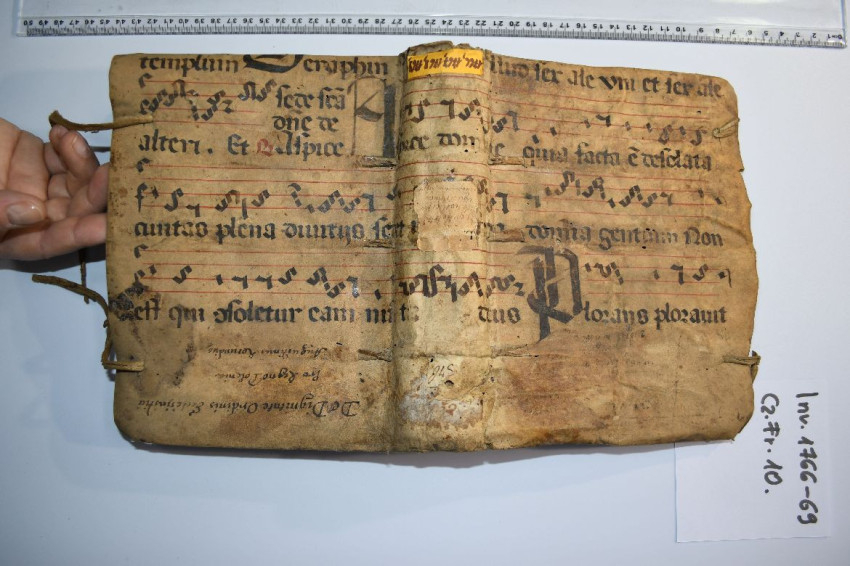 Erdélyi antifonále-töredéke a Csíki Székely Múzeumban