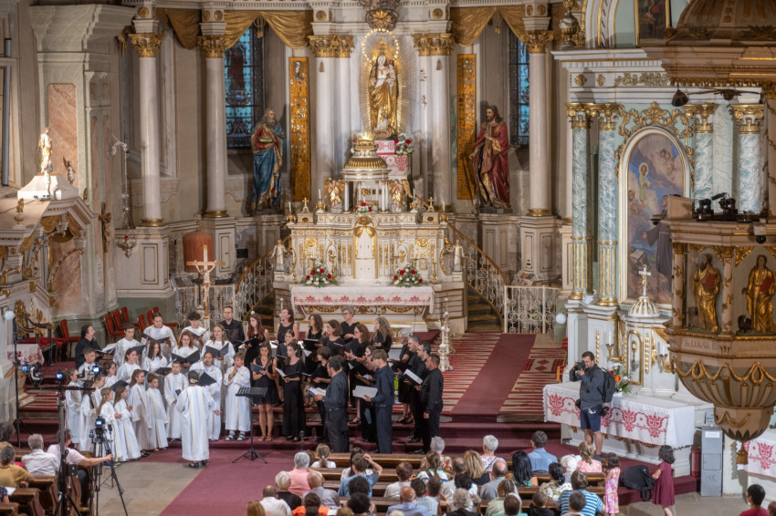 Madéfalvi Schola, valamint a Lux Aurumque Kamarakórus