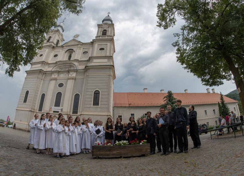 Madéfalvi Schola, valamint a Lux Aurumque Kamarakórus