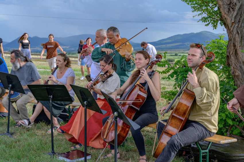 Régizene-piknik a Codex és Musica Historica régizene együttesekkel, Kovács Gábor táncmesterrel (Fotó: Szigeti Vajk István)