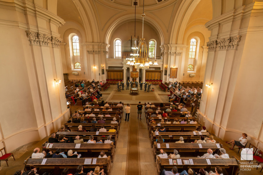 Istentisztelet az alsóvárosi (Kétágú) református templomban. Közreműködik a Szent Efrém Férfikar (2022)