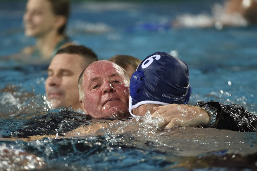 A Hajós Alfréd Nemzeti Sportuszodában 2017. augusztus 13-án. Az olimpiai bajnokok alkotta magyar férfi vízilabdacsapat 16-3-ra győzött. Szentpétervár ellen (Fotó: Czagány Balázs/MTI)