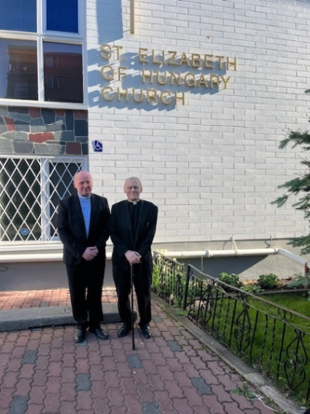 Lédeczi Dénes és Brian Hubka atya