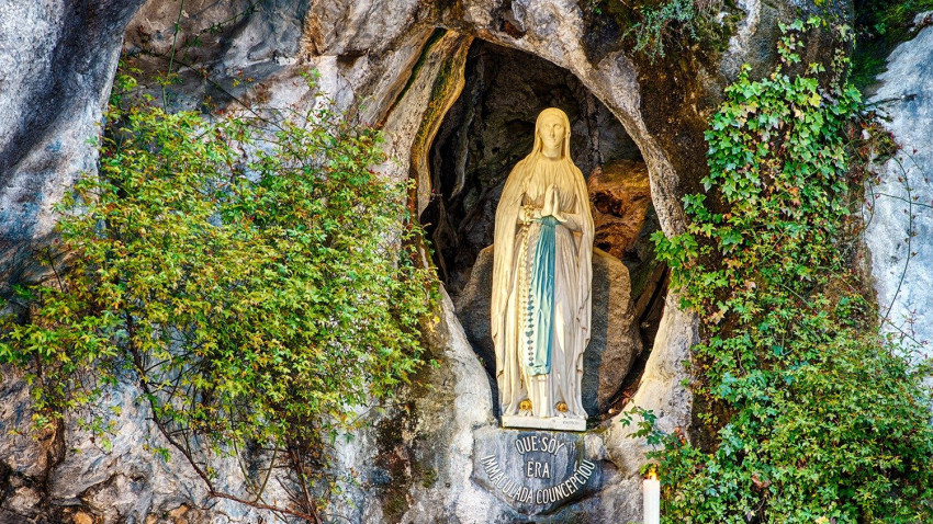 Szeplőtelen Fogantatás szobra, Lourdes