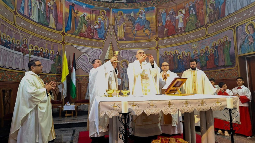 Pizzaballa bíboros Gázában, a Szent Család-templomban mutat be szentmisét