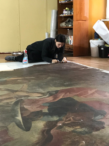 Oláh Janka Melinda restaurálás közben