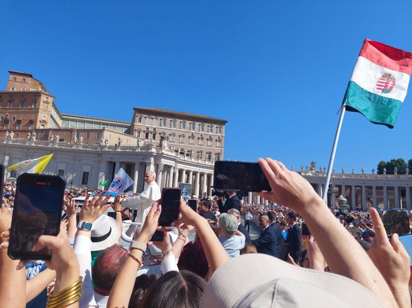 A családok, gyermekek, nagyszülők és idősek jubileumi találkozóján Rómában a magyarok is képviseltetik magukat egy 30 fős különítménnyel, Marton Zsolt váci megyéspüspök, a Magyar Katolikus Püspöki Konferencia Családbizottságának elnöke vezetésével.