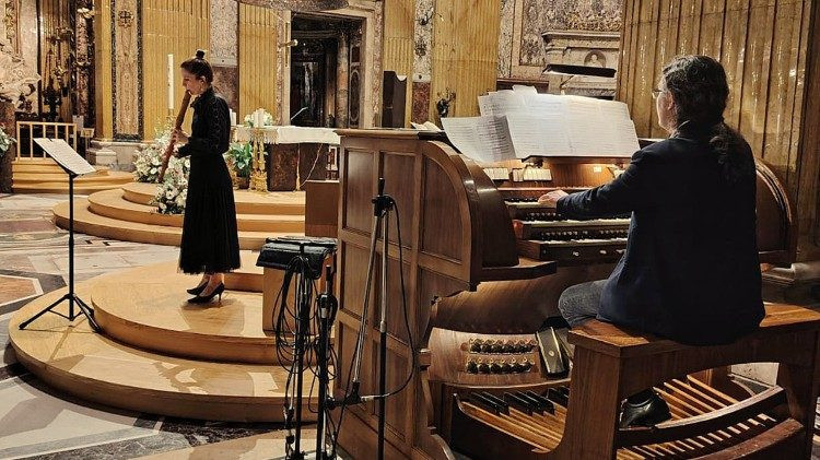 Szabó Balázs orgonaművész és nemzetközi orgonaszakértő valamint Kiszty Nóra furulyaművész előadása