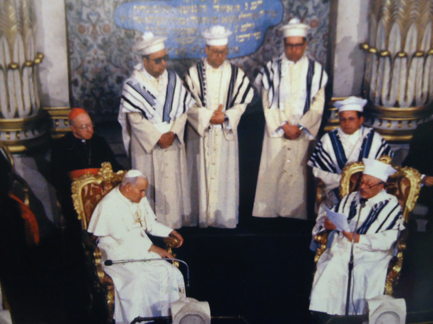 II. János Pál pápa a római zsinagógában 1986-ban