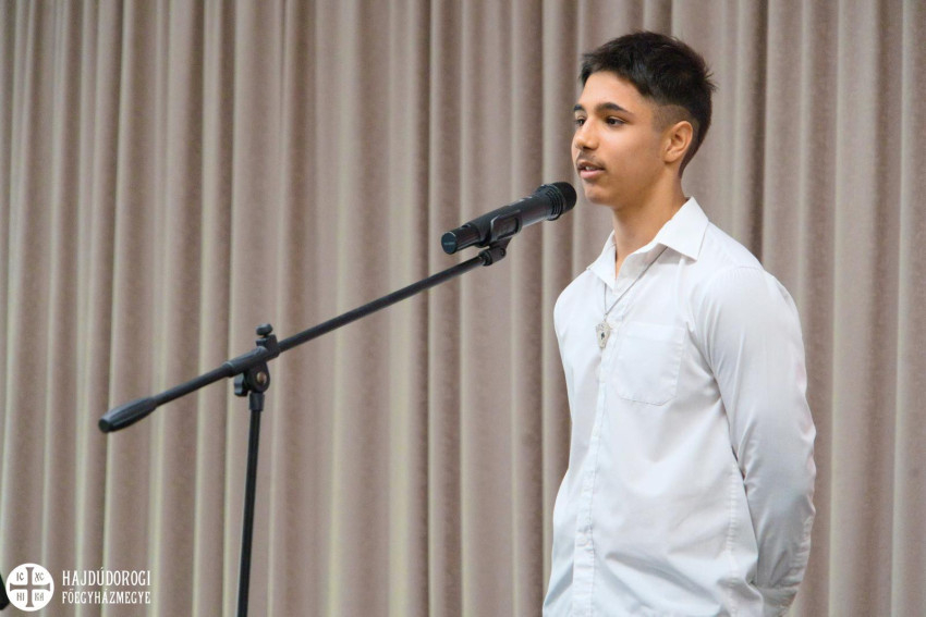 Oláh György Péter nyíracsádi lakásotthonosunk Reményik Sándor: Csendes csodák című versét hozta magával.