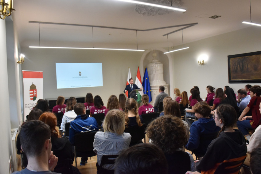 Gerencsér Tibor főkonzullal