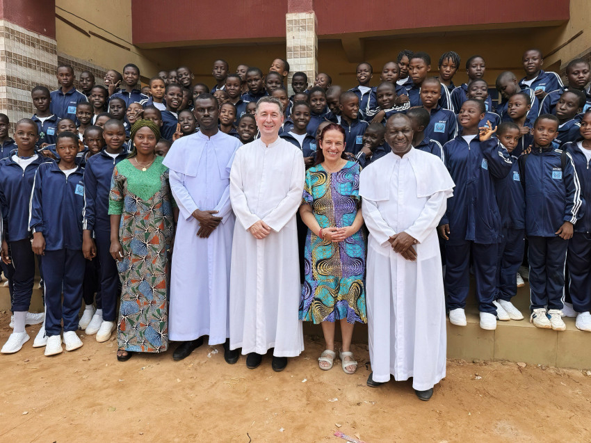 Ogidiben, egy középiskolában, amelynek sok diákját támogatják a zalaegerszegi Mindszenty iskolából